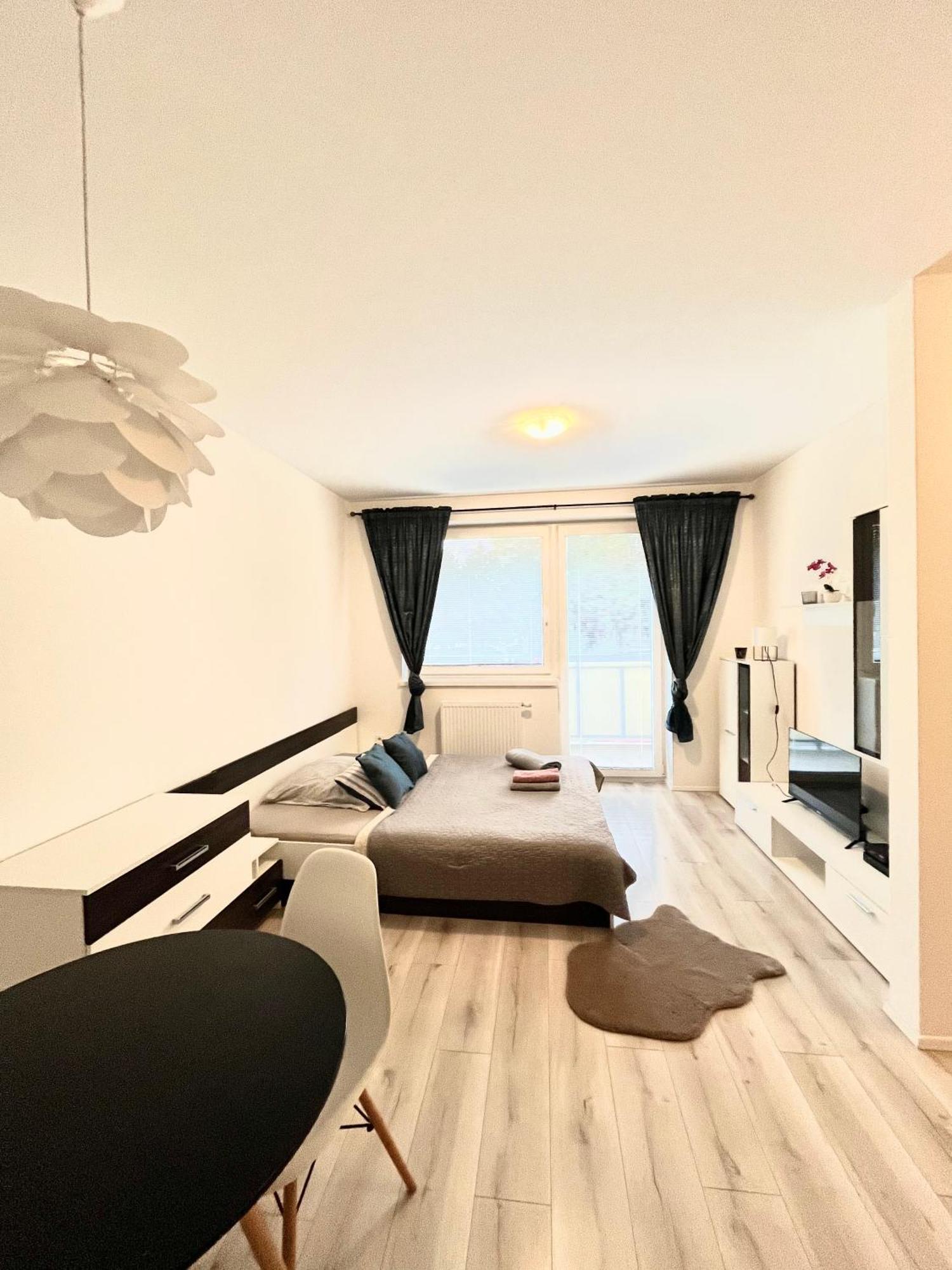 Moderne Studio S Bezplatnym Parkovanim 马汀 外观 照片
